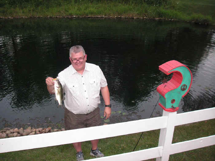 Mike Fishing (3).JPG (172086 bytes)