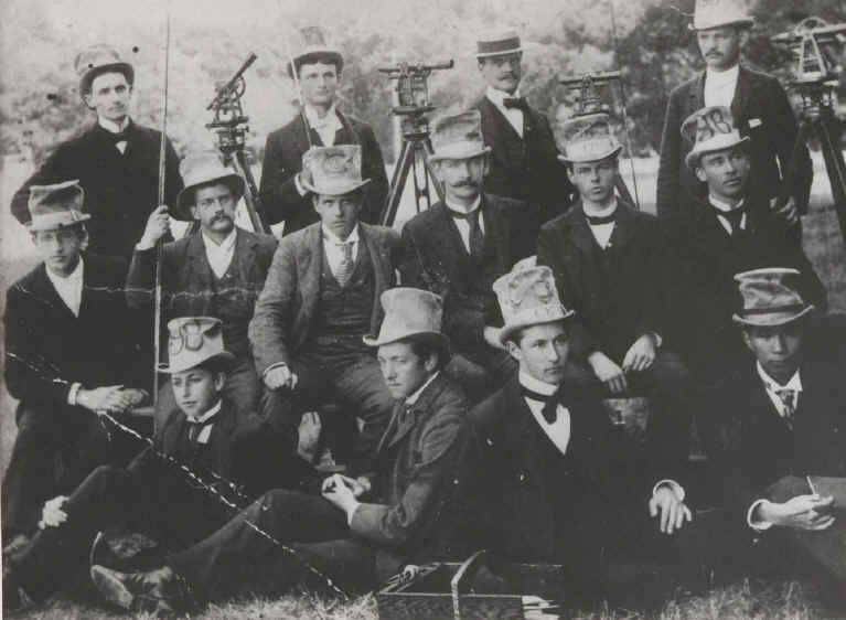 civil engineering students.jpg (254420 bytes)