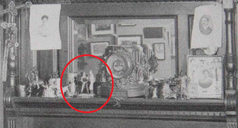 room close red.jpg (293801 bytes)