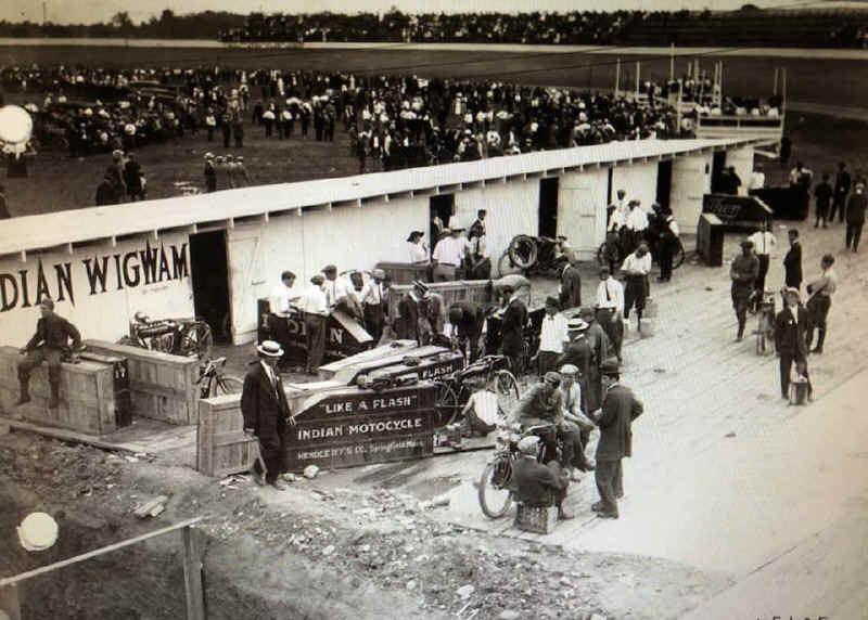 aerial view pit c1910 mc race.jpg (91982 bytes)