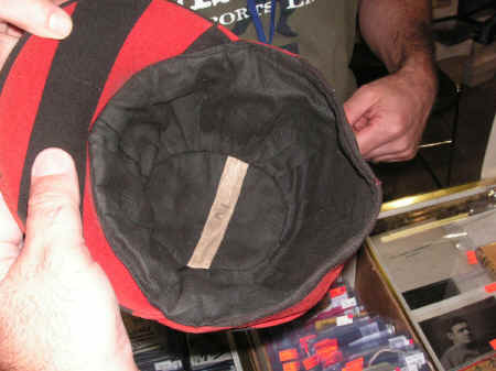 CapInside_1200x900.jpg (218653 bytes)