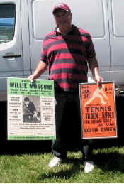 CarltonWSigns_610x904.jpg (91913 bytes)