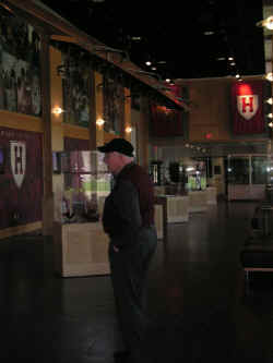 PICT1332_900x1200.jpg (127944 bytes)