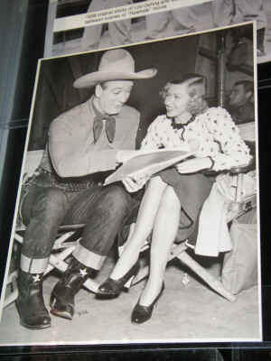 PICT2321_900x1200.jpg (157851 bytes)