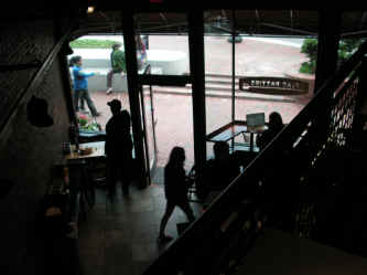 PICT9891_1200x900.jpg (149342 bytes)