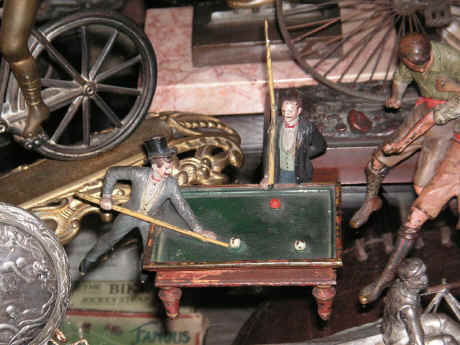 ViennaBilliardClose_1200x900.jpg (229064 bytes)