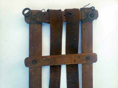 3 back upper full.jpg (143365 bytes)