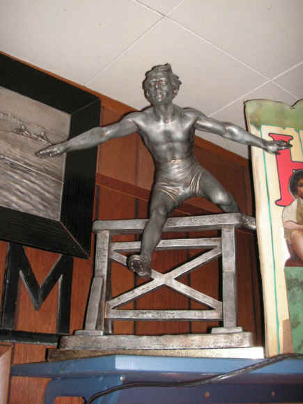 Hurdler Installed Front.JPG (158518 bytes)