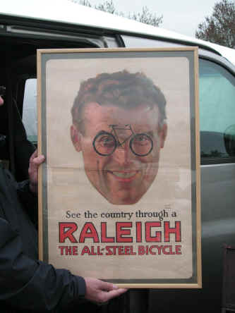 PICT0464_900x1200.jpg (121516 bytes)