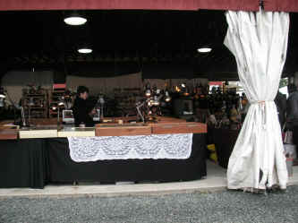 PICT0776_1200x900.jpg (196695 bytes)